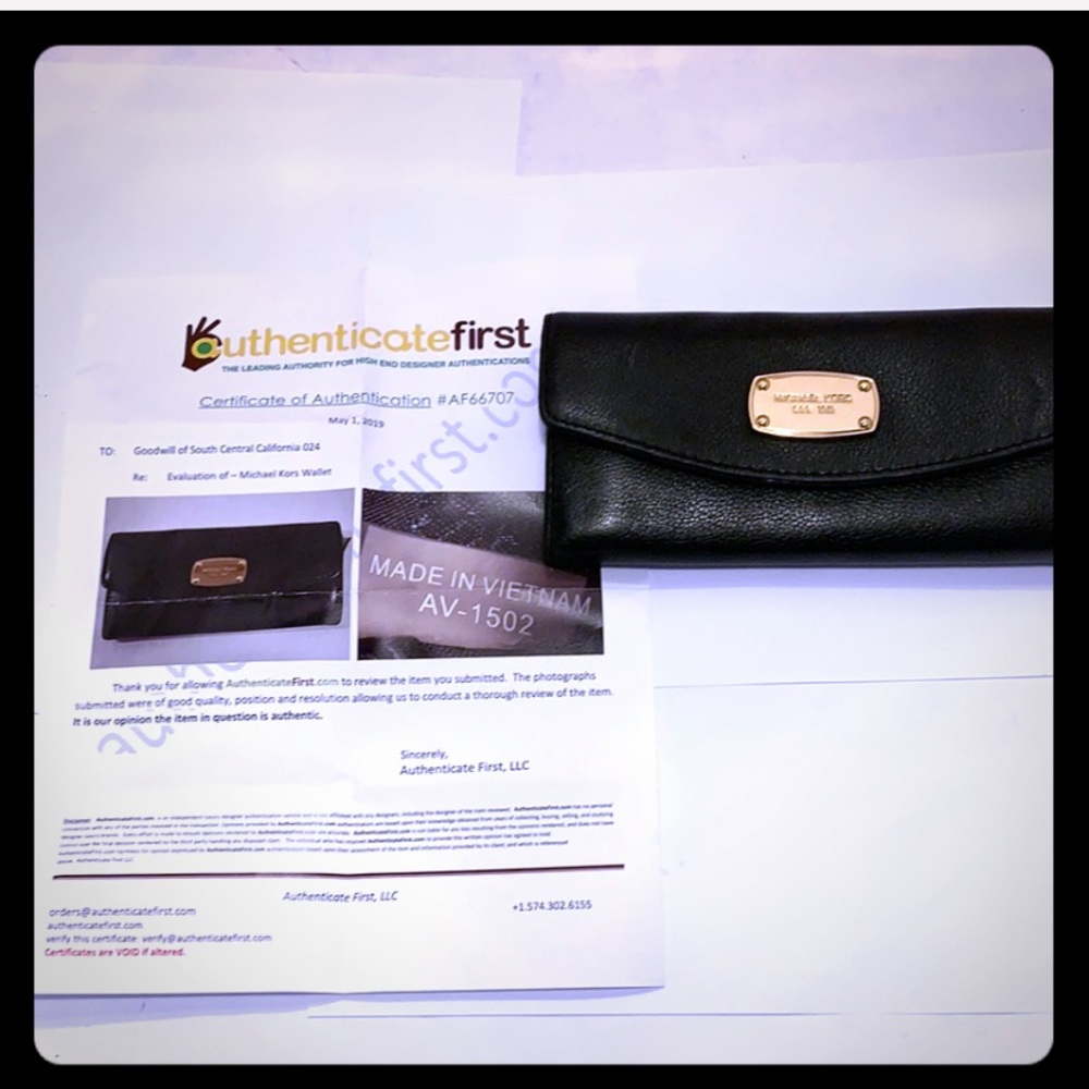 GentlyUsed Micheal Kors TriFold Leather Wallet - Picture 5 of 8